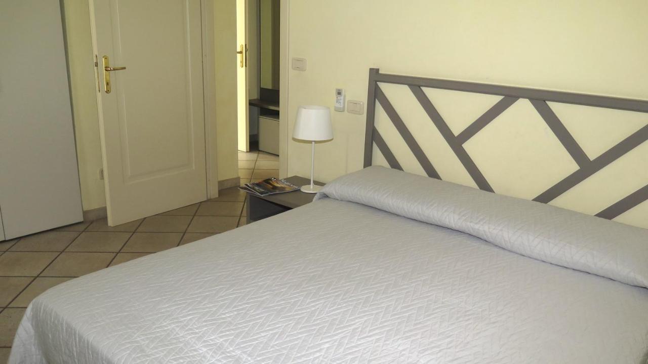 Residenza Turistico Alberghiera Corallo Кастільйоне-делла-Пеская Екстер'єр фото