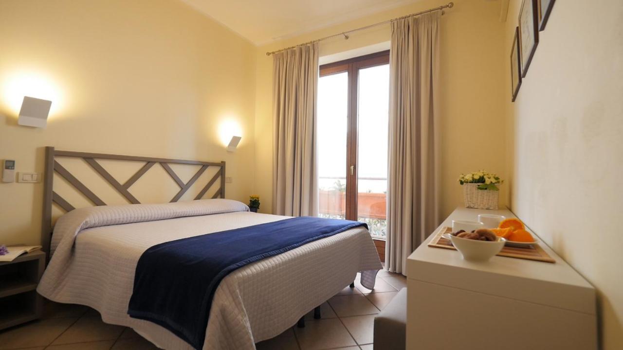 Residenza Turistico Alberghiera Corallo Кастільйоне-делла-Пеская Екстер'єр фото